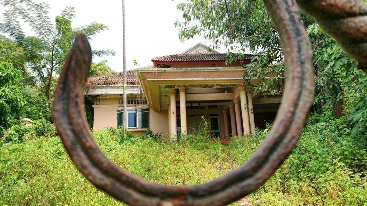 Penampakan Rumah Suzzanna...