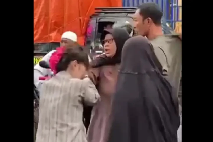 Cek Fakta: Wanita Rambut...