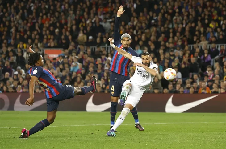Benzema Cetak Hat-trick...