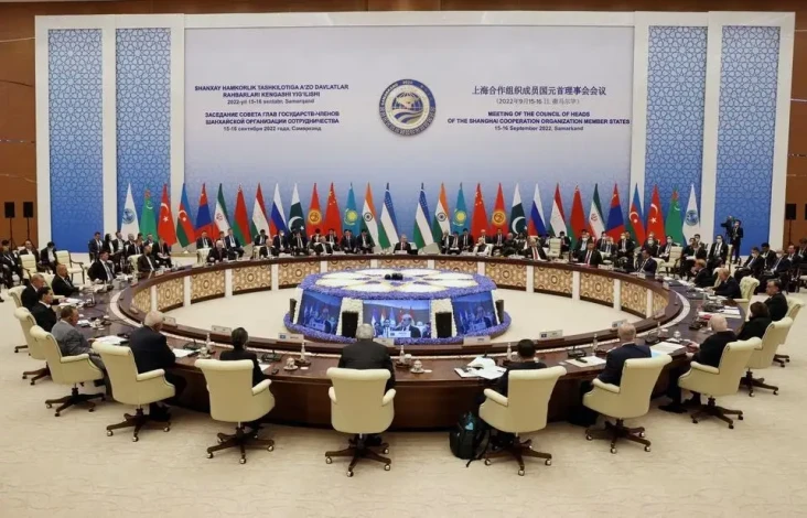 Perbedaan SCO dan BRICS...