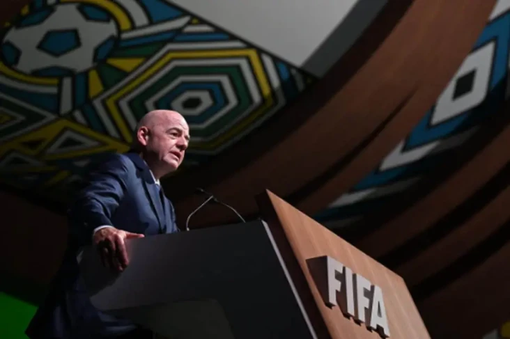 Mengenal FIFA Forward...