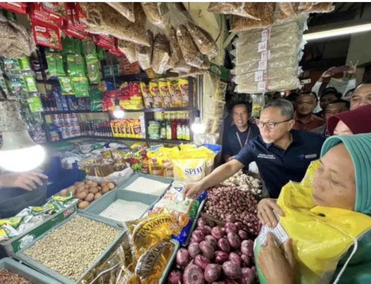 Tinjau Pasar Wonokromo,...