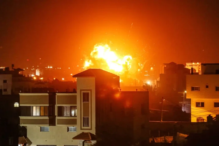 Israel Gempur Jalur...