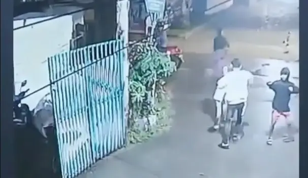 Brutal! Sekelompok Pemuda...