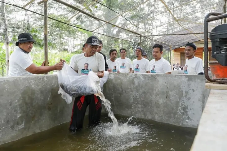 Nelayan Pesisir Salurkan...
