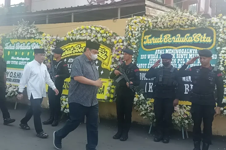 Sejumlah Pejabat Melayat...
