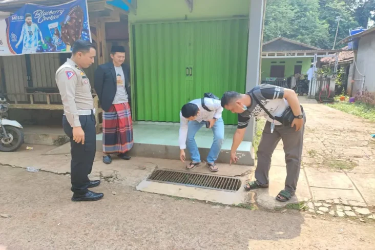 Maling Besi Penutup...