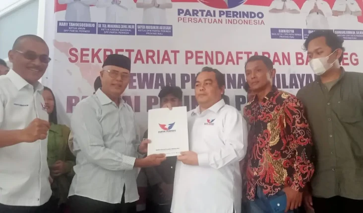 Resmi Bergabung, Aktivis...
