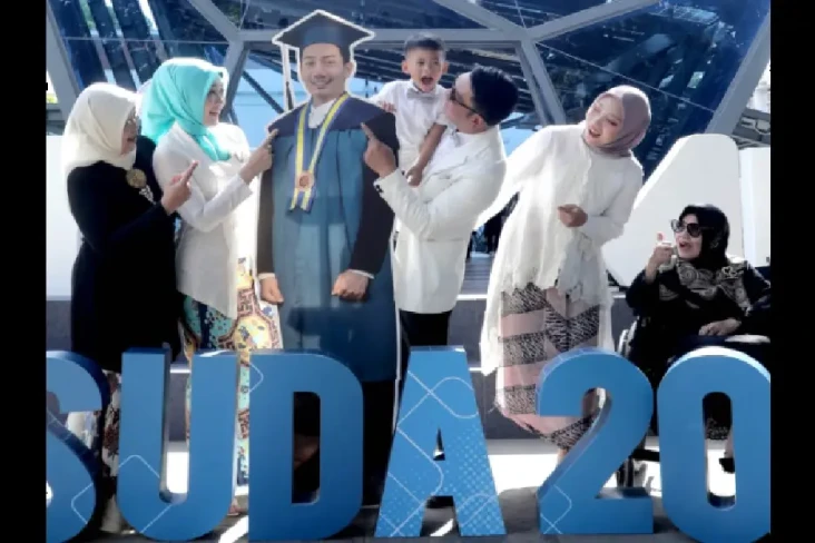 Wakili Wisuda Eril di...