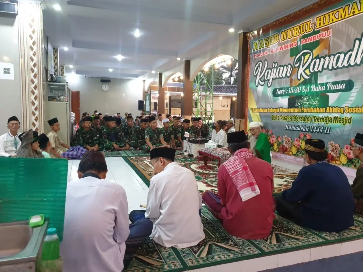 Jadi Santri Ponpes di...