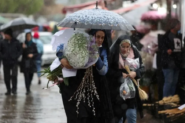 Iran Pasang Kamera di...