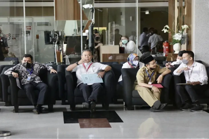 Penuhi Panggilan KPK,...