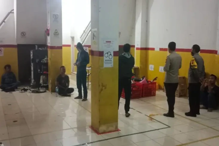 Komplotan Perampok Satroni...