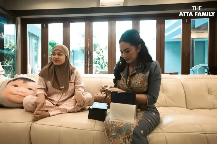 Aurel Hermansyah dan...