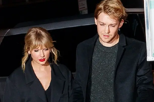 6 Fakta Hubungan Taylor...