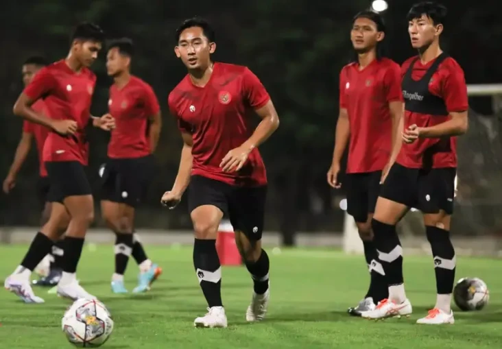 11 Pemain Timnas Indonesia...