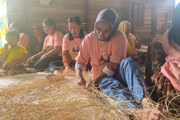 Bantu Ekonomi Keluarga,...