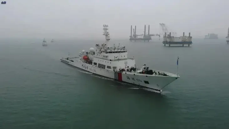 8 Kapal Perang China...