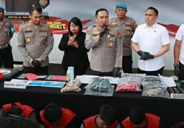 Polrestabes Surabaya...