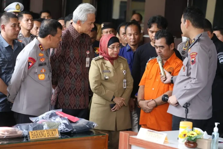Momen Ganjar Emosi saat...
