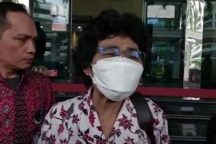 5 Pimpinan KPK Rampung...