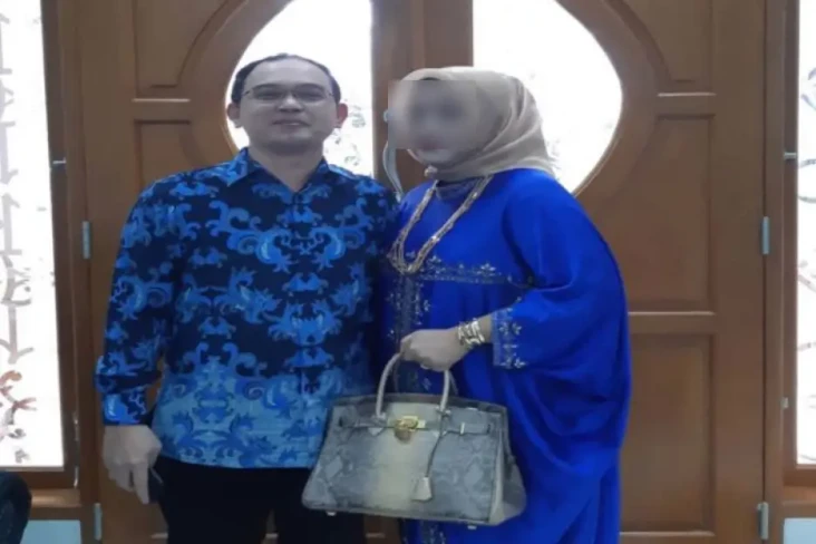 Istri dan Anak Pamer...