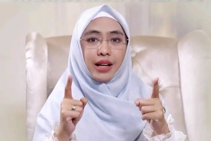 Kisah Hijrah Oki Setiana...