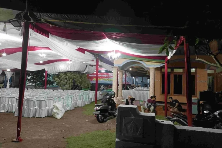 Saksikan Kebebasan Putranya...