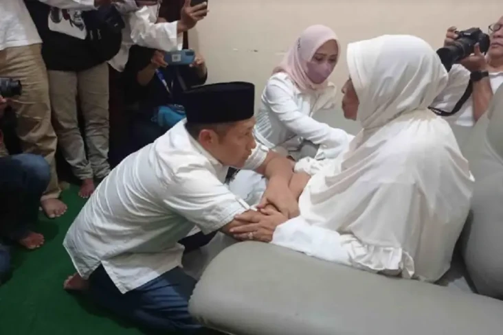 Tangis Anas Urbaningrum...