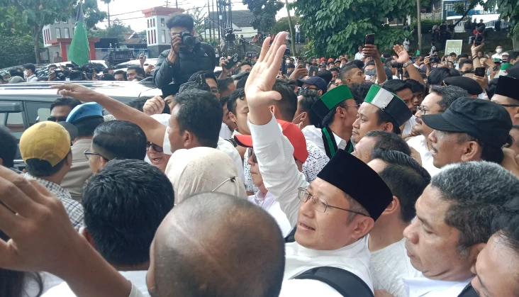 Soal Gantung di Monas...