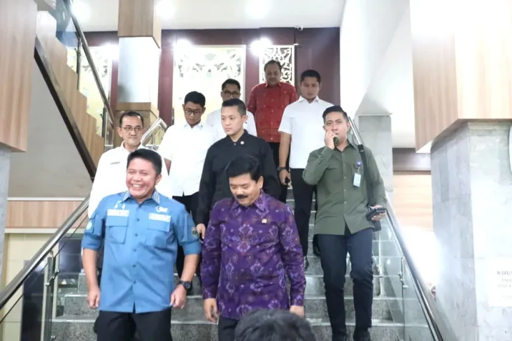 Menteri Hadi Inisiasi...