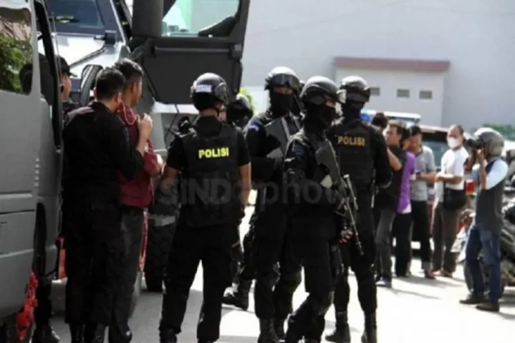 Densus Tangkap 6 Tersangka...