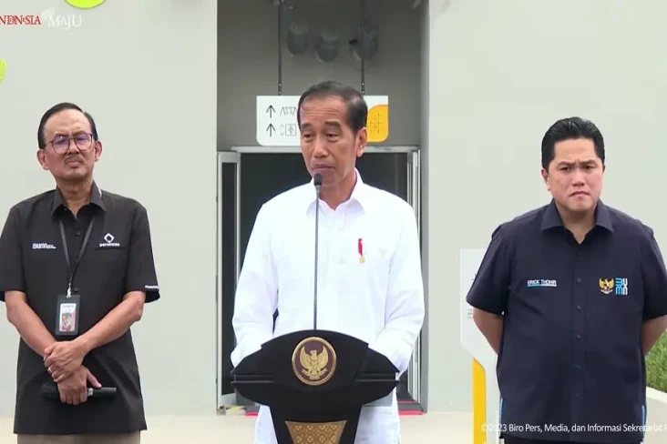 Jokowi Persilakan Pejabat...