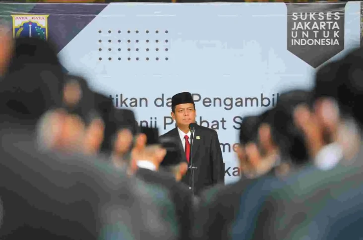 796 Pejabat Administrator...