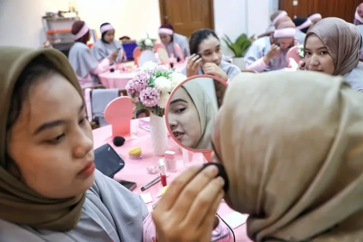 Kembangkan Skill, Perempuan...