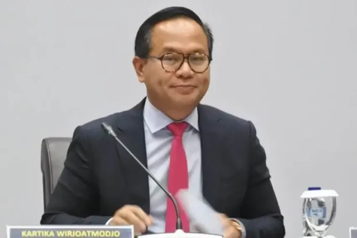 China Pasang Bunga Tinggi...