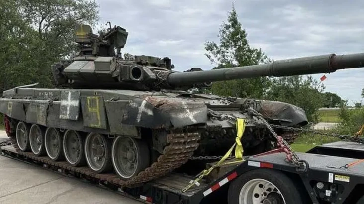 Tank T-90A Rusia yang...