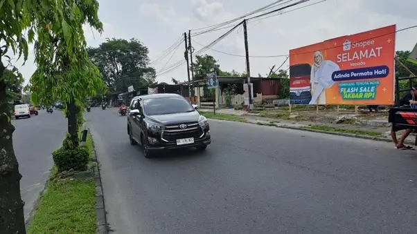Heboh, Baliho Wanita...