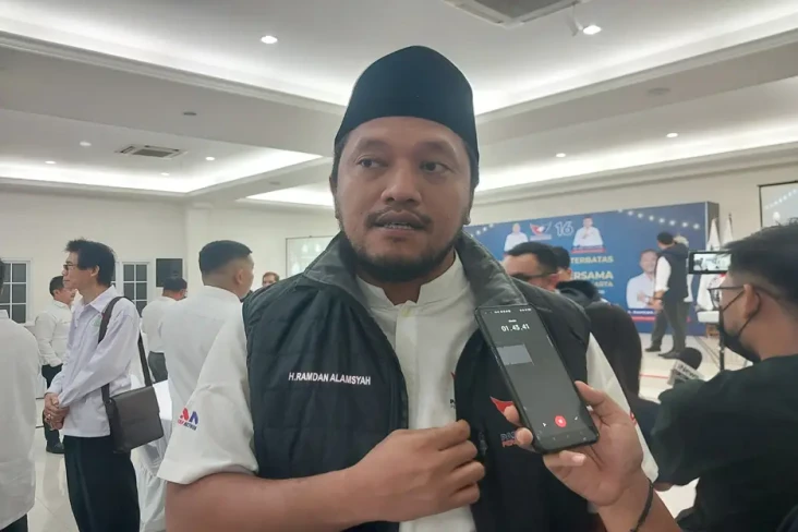 Surplus 300 Bakal Caleg,...