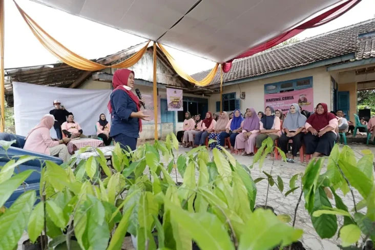 Bantu Perekonomian Keluarga,...