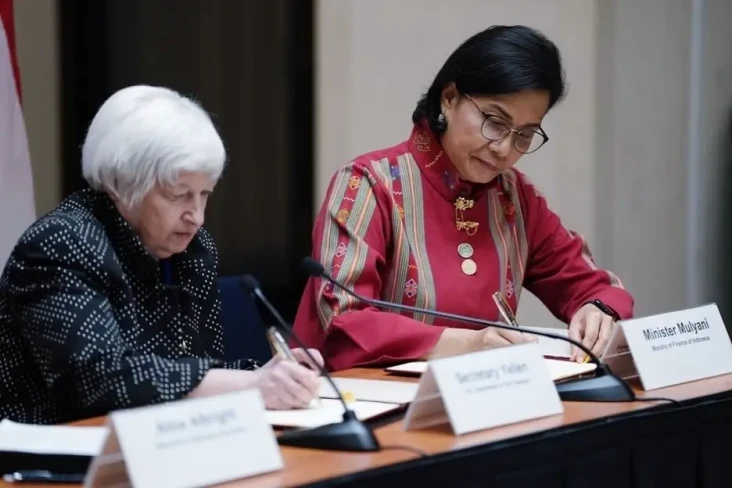 Sri Mulyani Terima Hibah...