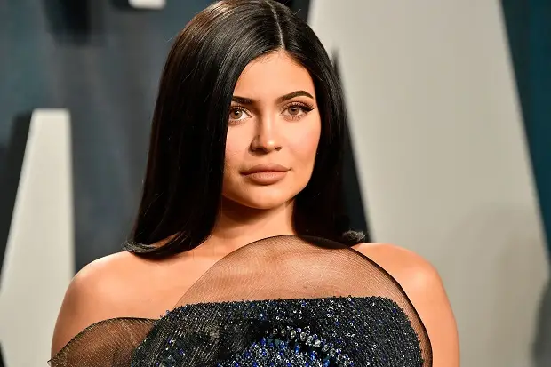 Mobil Kylie Jenner Parkir...