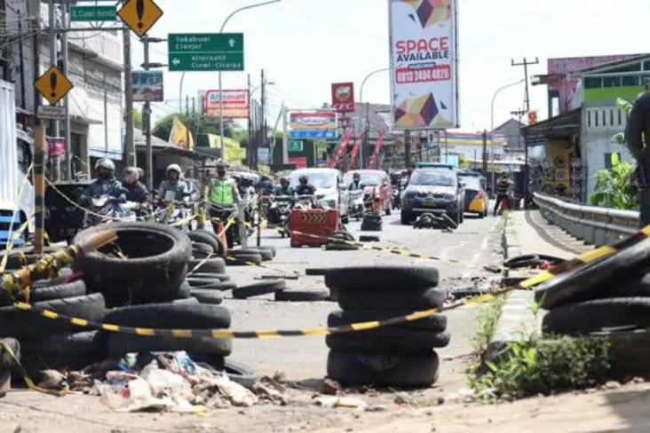 Akibat Longsor, Jembatan...