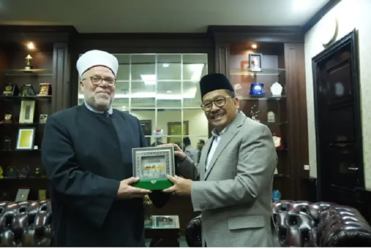 Wamenag: Pesantren dan...