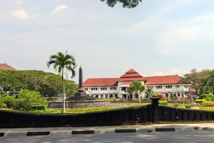 Kisah Malang Kucecwara,...
