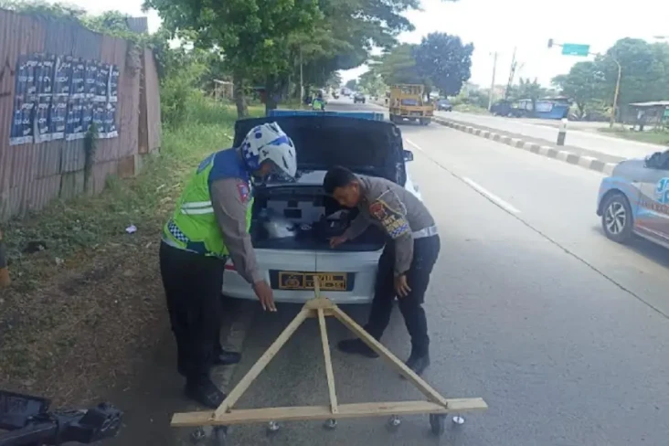 Bahaya! Ranjau Paku...