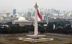 Nyaris Gagal, Monas...