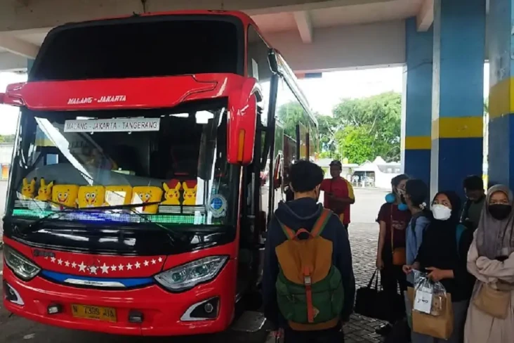 Pemudik dari Terminal...