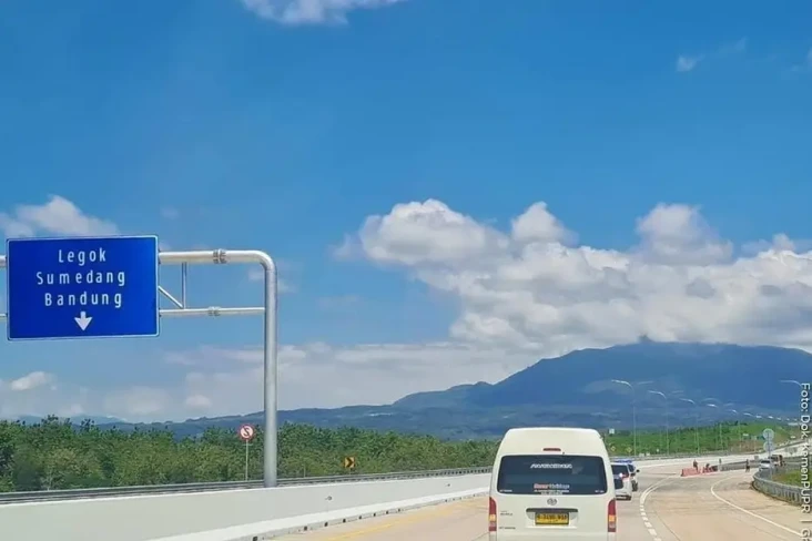 Tol Cisumdawu Ruas Cimalaka-Dawuan...