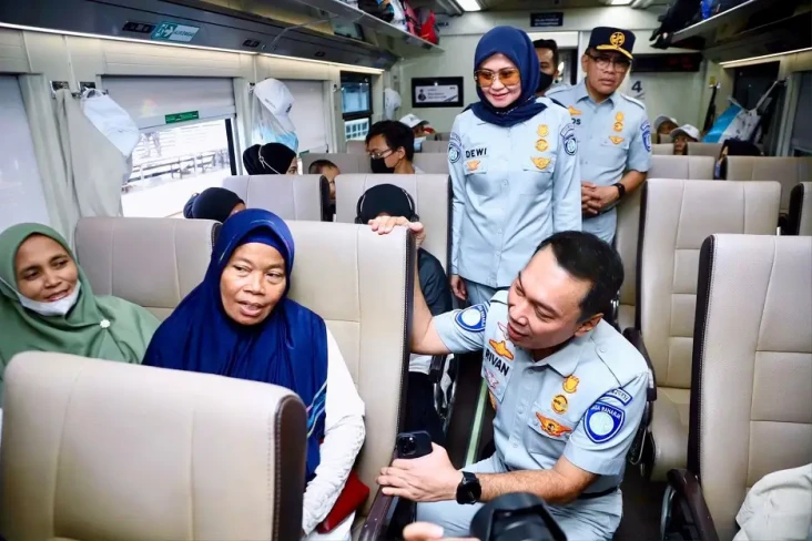 Gunakan Moda Kereta...